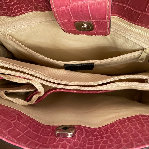 NWOT Liz Claiborne Pink Croc Embossed Vegan Leather Shoulder Bag - Picture 5 of 11